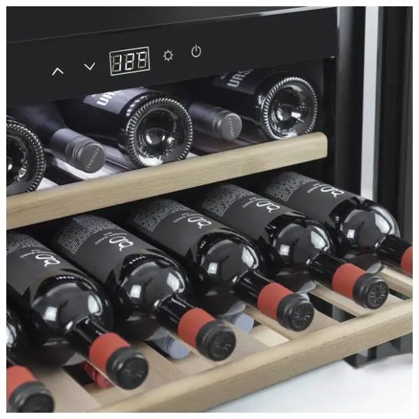 CASO vinska vitrina WineSafe 18 EB 3