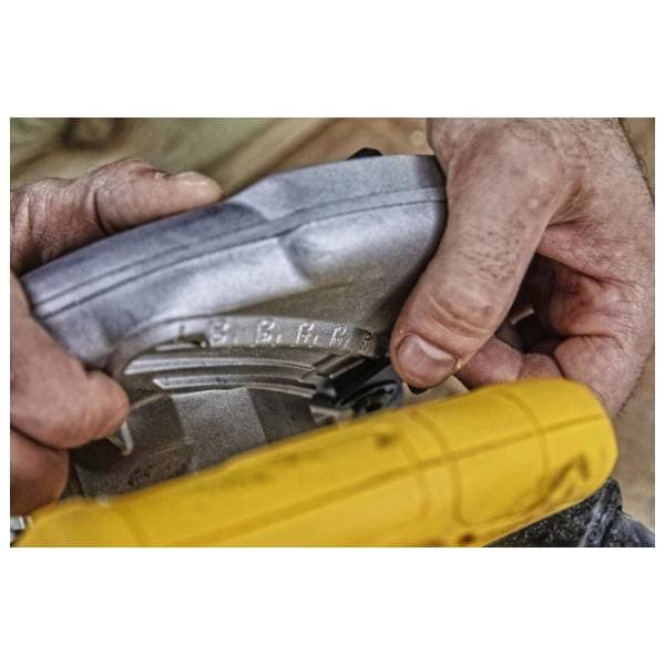 DeWALT DWE560 kružna testera 1