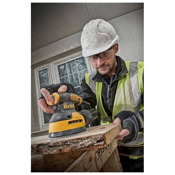 DeWALT DWE6423 rotaciona brusilica 4