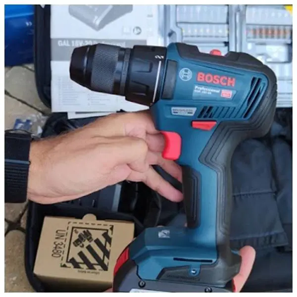BOSCH GSR 18V-50 aku bušilica + 43 set pribora 06019H5004 2