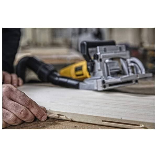 DeWALT DW682K kekserica za drvo 2