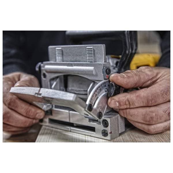 DeWALT DW682K kekserica za drvo 4