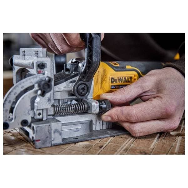DeWALT DCW682NT Solo aku kekserica 5