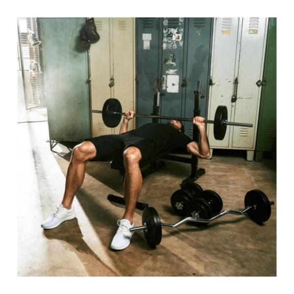 GORILLA SPORTS Ravna podesiva benč klupa sa stalkom za šipku 5