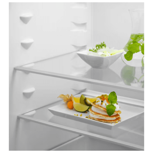ELECTROLUX ugradni kombinovani frižider ENA7NE18S 1