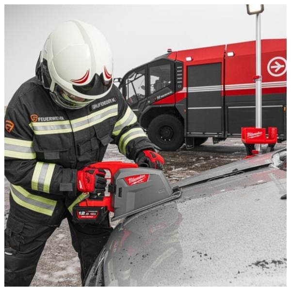 MILWAUKEE M18FMCS66-121C 12Ah aku cirkular za metal 2